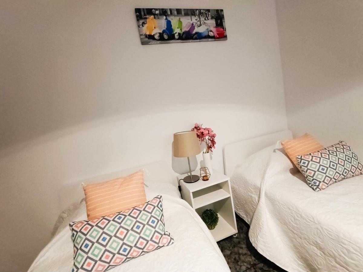 By Plaza Urquinaona Rooms Barcellona Esterno foto