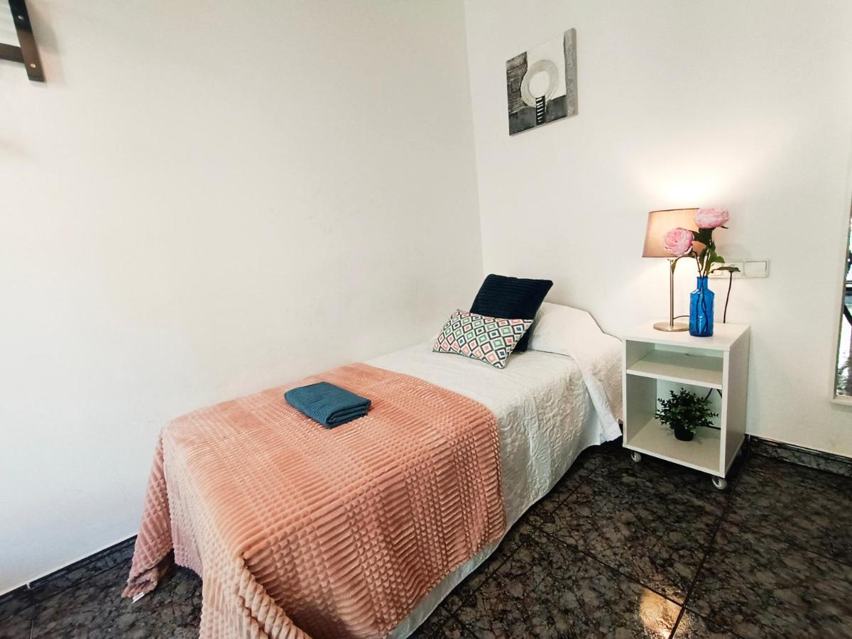 By Plaza Urquinaona Rooms Barcellona Esterno foto